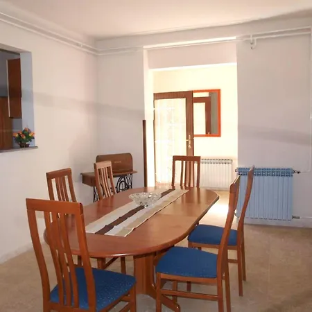 2 Bedrooms With Wifi At 2 Km Away From The Apartment *