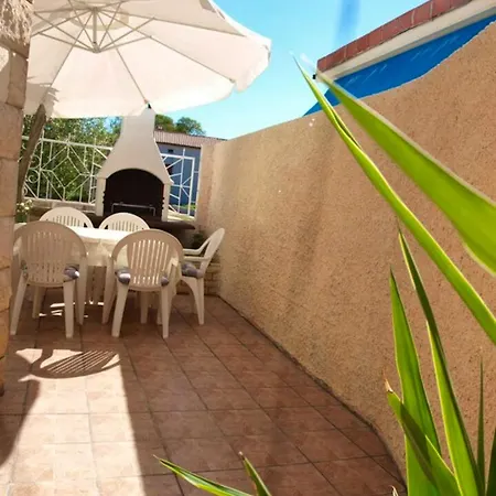 2 Bedrooms With Wifi At 2 Km Away From The Apartment *