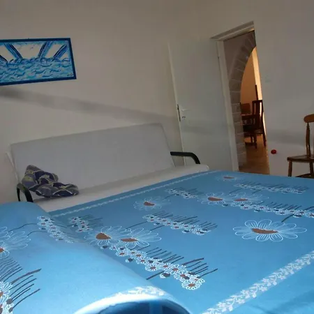 Apartment 2 Bedrooms With Wifi At 2 Km Away From The *