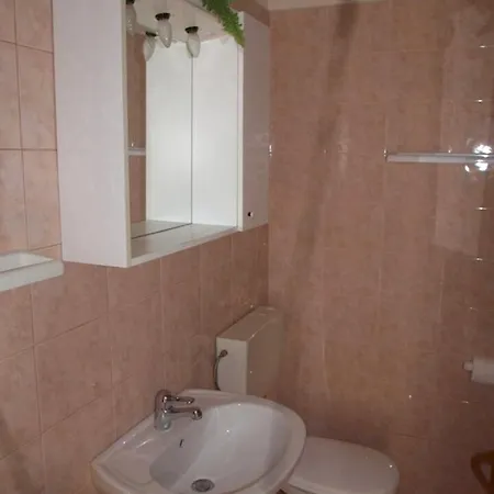 Apartment 2 Bedrooms With Wifi At 2 Km Away From The